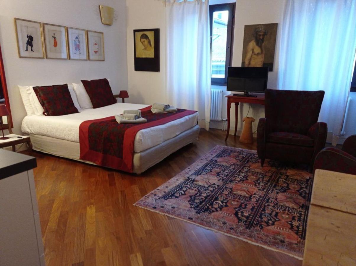 S. Trinita 18, Suites & Rooms Trento Exterior photo